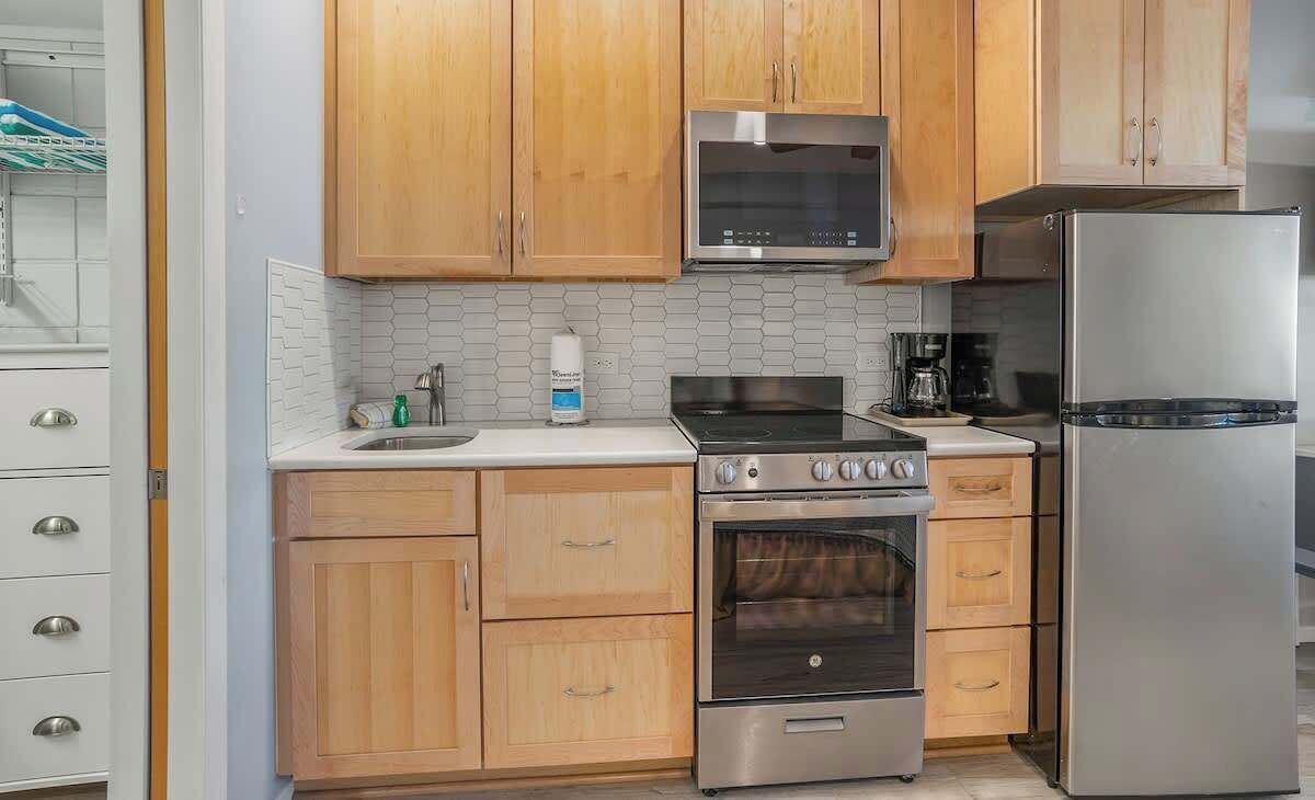 Refrigerador, microondas, parrilla de estufa y lavavajillas 