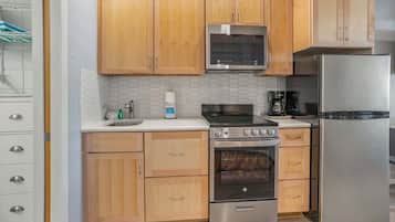 Refrigerador, microondas, parrilla de estufa y lavavajillas