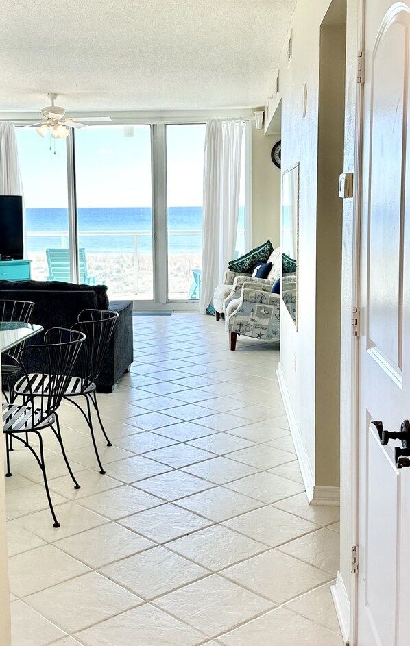 Smart TV, DVD player - "Sunshine Daydream" Stunning Views! Beach Front! Pool Jan-Feb discounts. (Navarre)