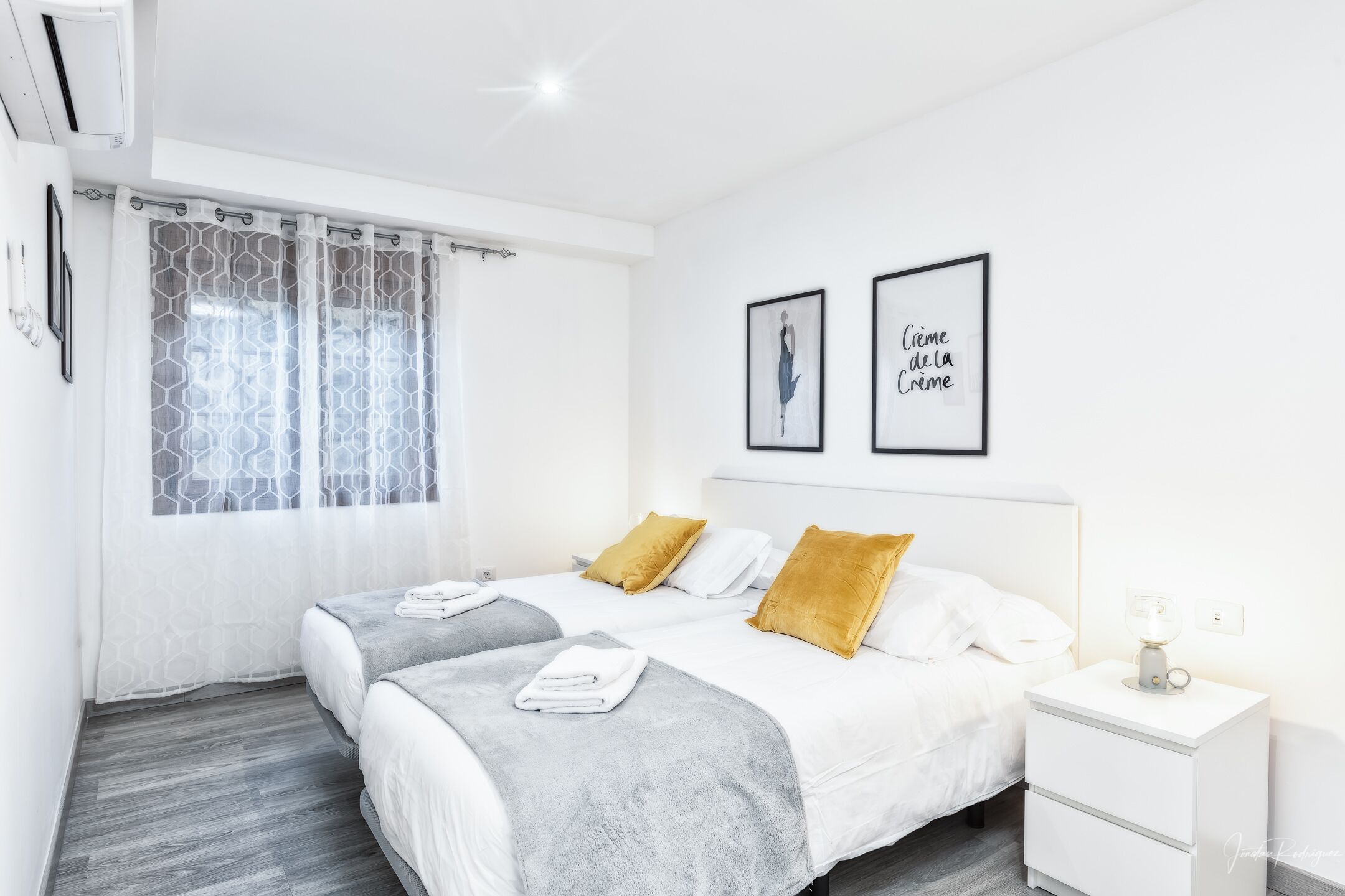 2 bedrooms, iron/ironing board, internet, bed sheets