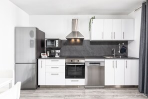 Fridge, microwave, oven, stovetop - Description (El Paso)