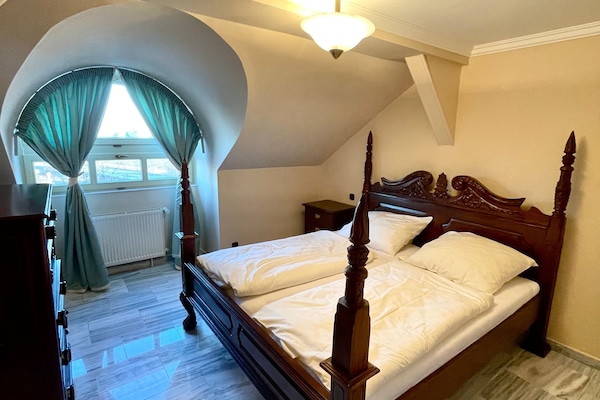 1 Schlafzimmer, individuell dekoriert, individuell eingerichtet