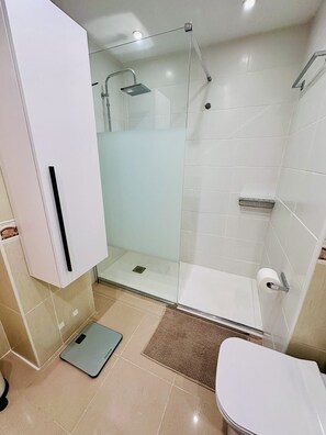 Shower, towels