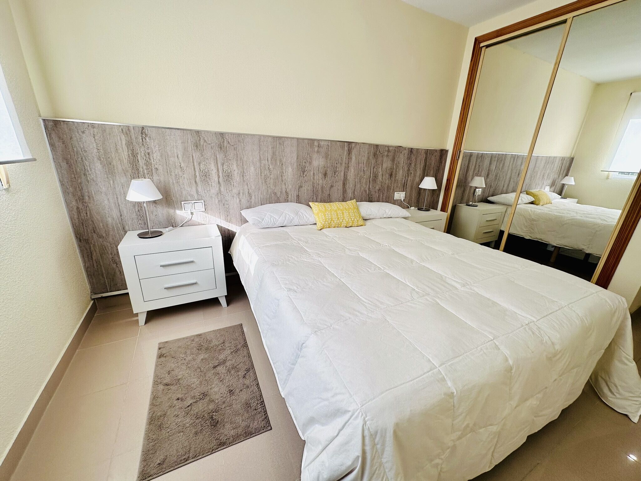 1 chambre, fer et planche à repasser, Wi-Fi gratuit, draps fournis