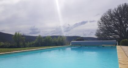 5 Bedroom (Sleeps 10) House in Calvignac