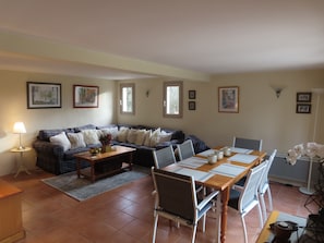 Dining - 5 Bedroom (Sleeps 10) House in Calvignac (Calvignac)