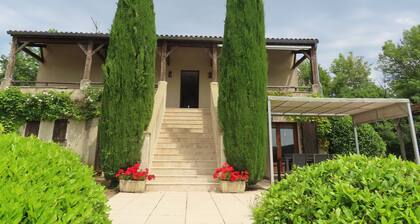 5 bed country house (sleeps 10). Magnificent views. Tennis court & heated pool