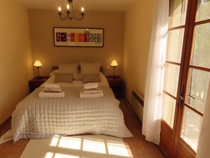 5 soverom, strykejern/-brett, reiseseng for barn og internettilgang