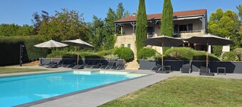 5 bed country house (sleeps 10). Magnificent views. Tennis court & heated pool