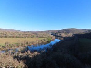 Property grounds - 5 bed country house (sleeps 10). Magnificent views. Tennis court & heated pool (Calvignac)
