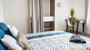 2 camere, una scrivania