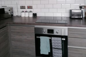 Refrigerador, microondas, horno, placa de cocina