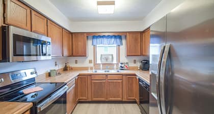 Welcoming Condo in Davenport: Central Location!