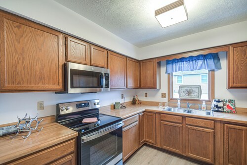 Welcoming Condo in Davenport: Central Location!
