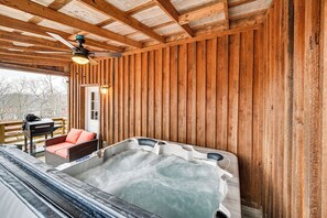 House (2 Bedrooms) | Interior - Bee Spring Cabin w/ Arcade Game: Steps to Lake! (Bee Spring)