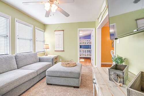 1 Mi to Surfside Beach: Coastal Cottage