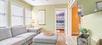 1 Mi to Surfside Beach: Coastal Cottage