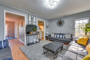 Apartment (3 Bedrooms) | Interior - Uptown Charlotte Townhome w/ Patio & Yard! (Charlotte)