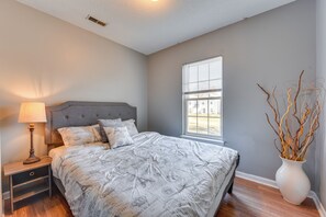 Apartment (3 Bedrooms) | Interior - Uptown Charlotte Townhome w/ Patio & Yard! (Charlotte)