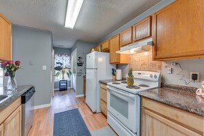 Apartment (3 Bedrooms) | Front of property - Uptown Charlotte Townhome w/ Patio & Yard! (Charlotte)