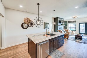 Apartment (2 Bedrooms) | Interior - Stellar Craig Apartment - Walk to Restaurants! (Craig)
