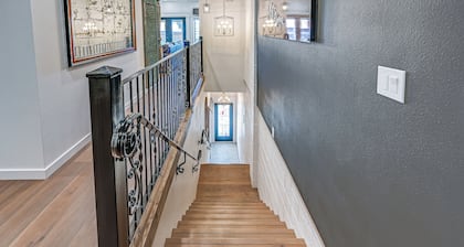 Stellar Craig Apartment - Walk to Restaurants!