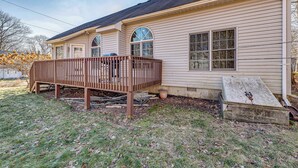 A house with a covered deck, large windows, and a garage door. - 11 Mi to Camelback Resort: Tobyhanna Home! (Tobyhanna)