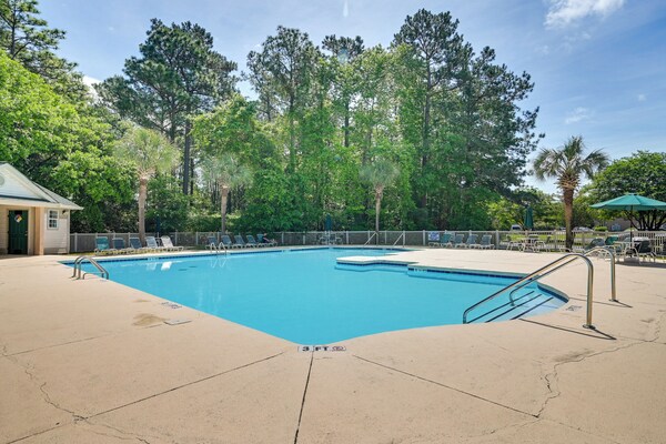 Pawleys Island Condo W/ Screened Porch + Golfing! - Georgetown, SC