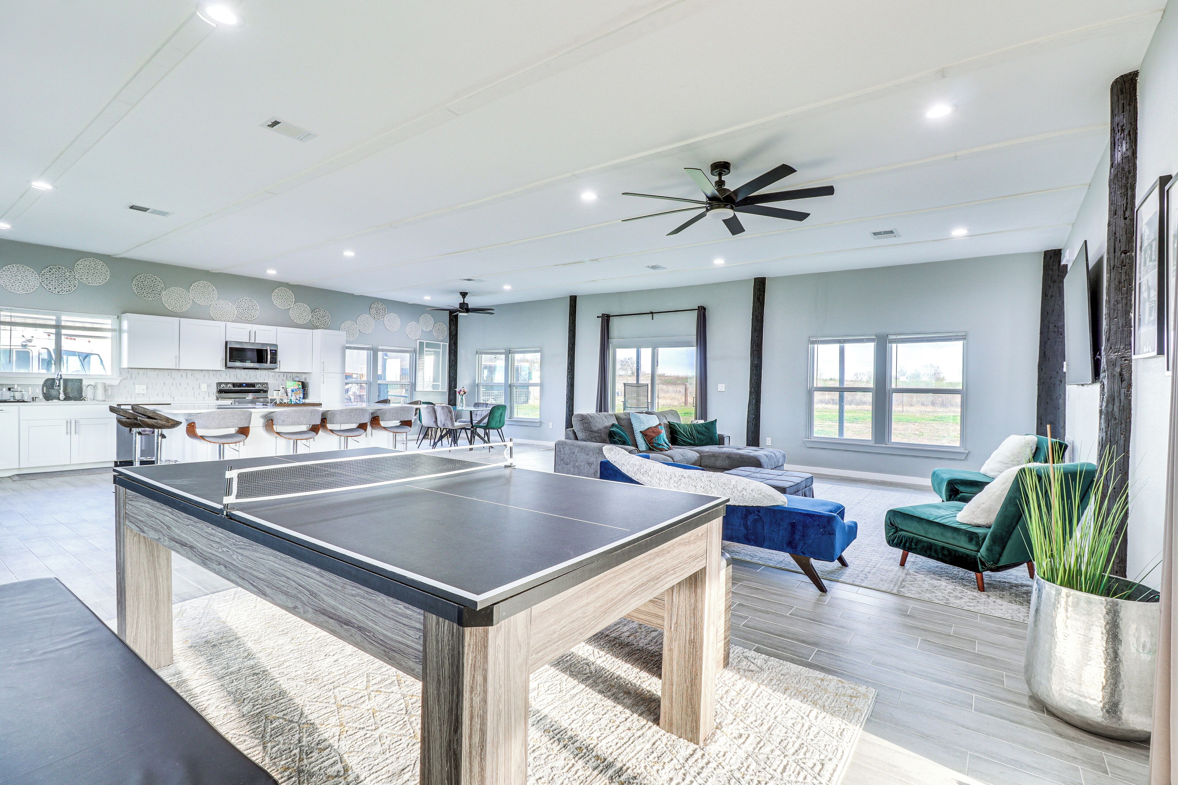 المنشأة من الداخل