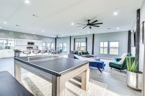 House (3 Bedrooms) | Interior - Modern Farmhouse in Del Valle: Rural Setting! (Del Valle)