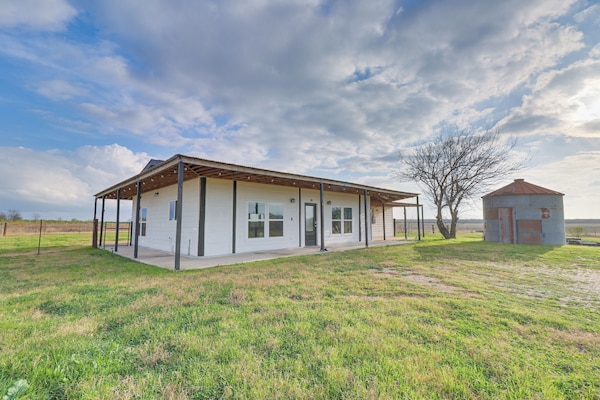 Modern Farmhouse In Del Valle: Rural Setting! - Austin, TX