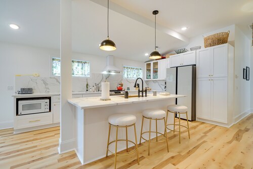 ~ 1 Mi to Dtwn: Wilmington Home w/ Patio!