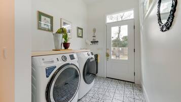 Rumah (2 Bedrooms) | Interior