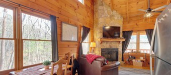 Blue Ridge Retreat w/ Hot Tub & Mountain Views!