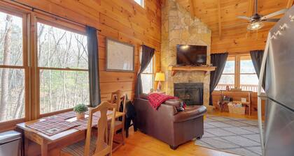 Blue Ridge Retreat w/ Hot Tub & Mountain Views!
