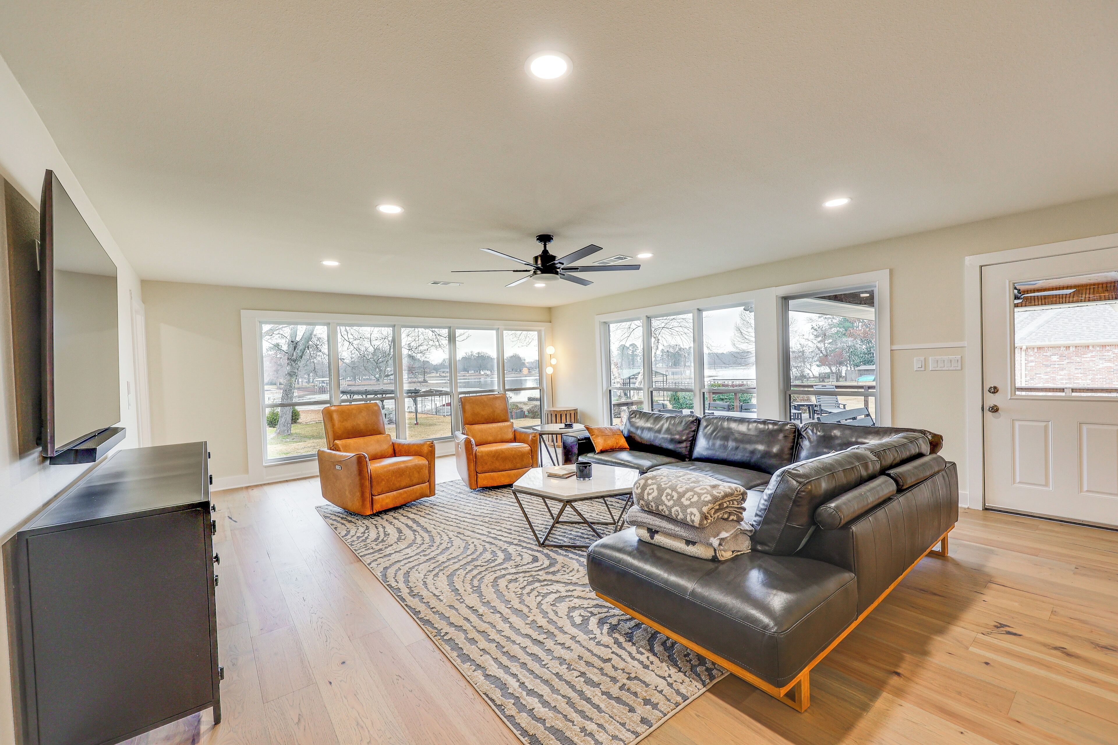 House (5 Bedrooms) | Front of property