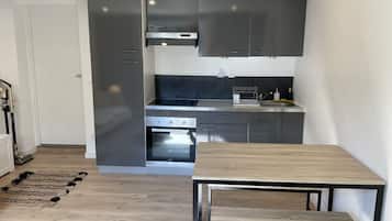 Cafetera/tetera, mesa de comedor