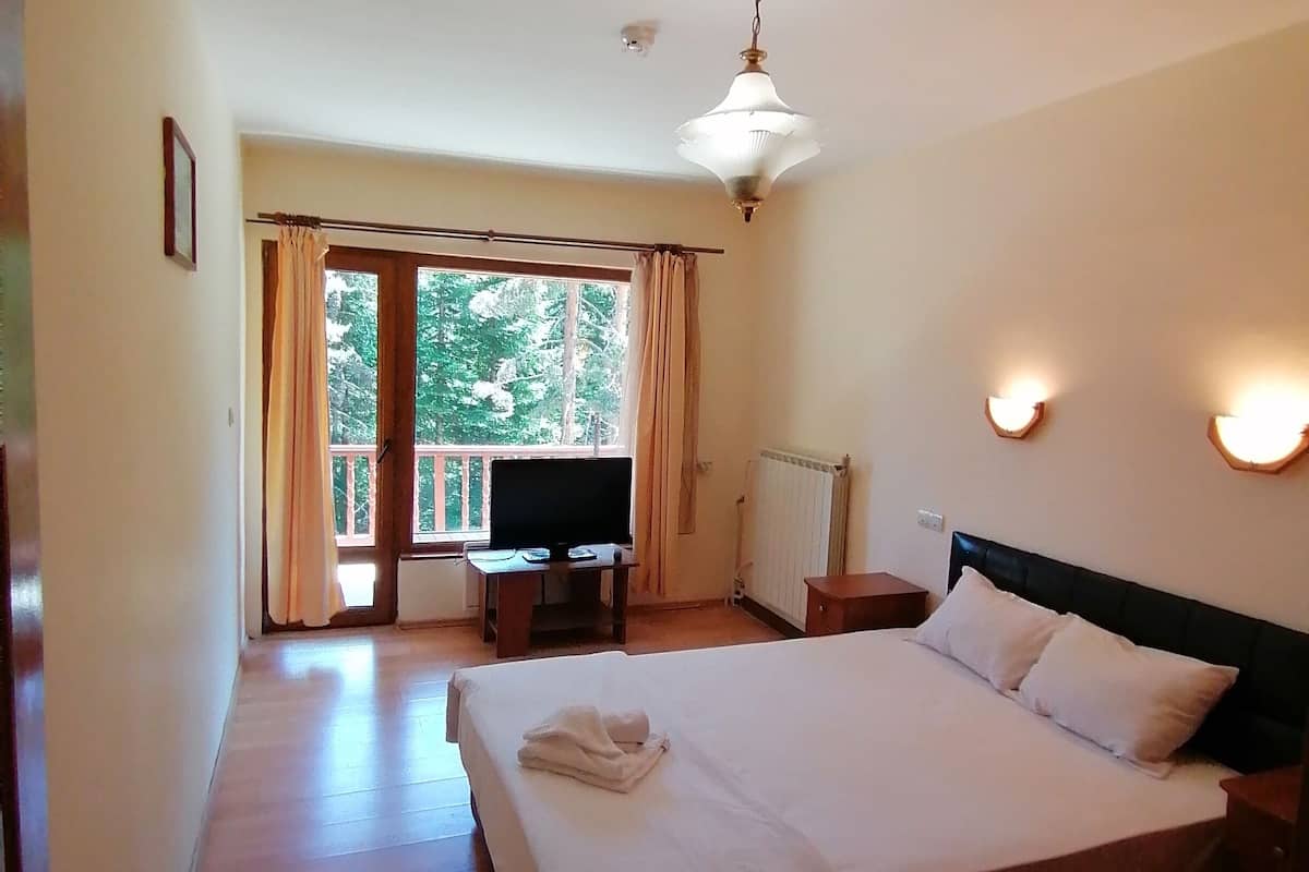 家庭四人房 | 書桌、筆電工作空間、免費無線上網、床單