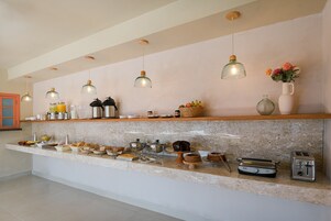 Desayuno bufé gratuito y diario