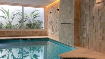 2 indendørs pools