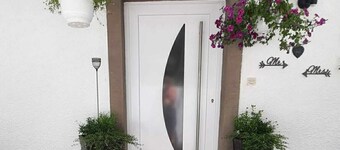 Großzügige 2-zimmer Wohnung mit Eigenem Garten