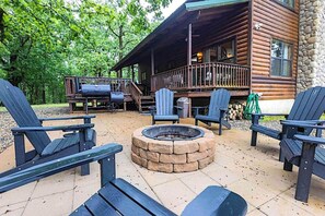 Terrace/patio - Bison Point, Smoker Grill, Corn Hole, Fire Pit, Game Table, Ladder Ball (Broken Bow)