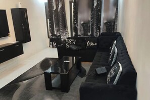 Living area - 2-bed 1-bath - Sleeps 4 With Parking (Abidjan)