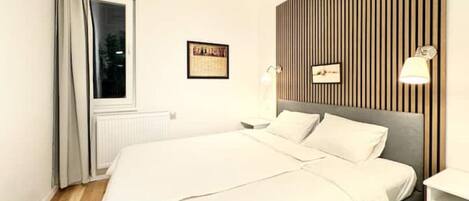 2 室のベッドルーム、アイロン / アイロン台、WiFi、ベッドシーツ