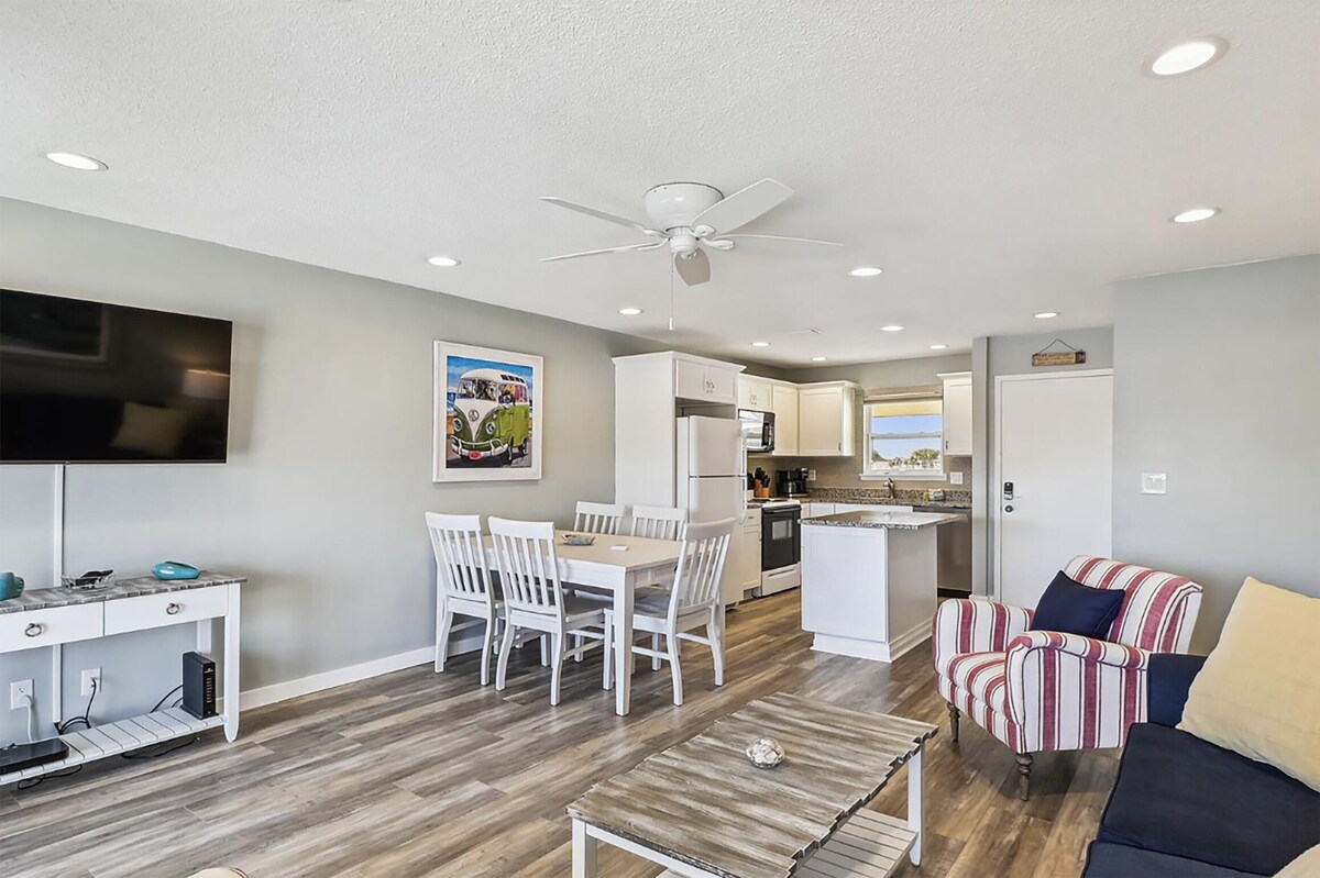 Photo 6 of SPC 3202 is a Gorgeous remodeled 2 BR with Free Beach service for 2