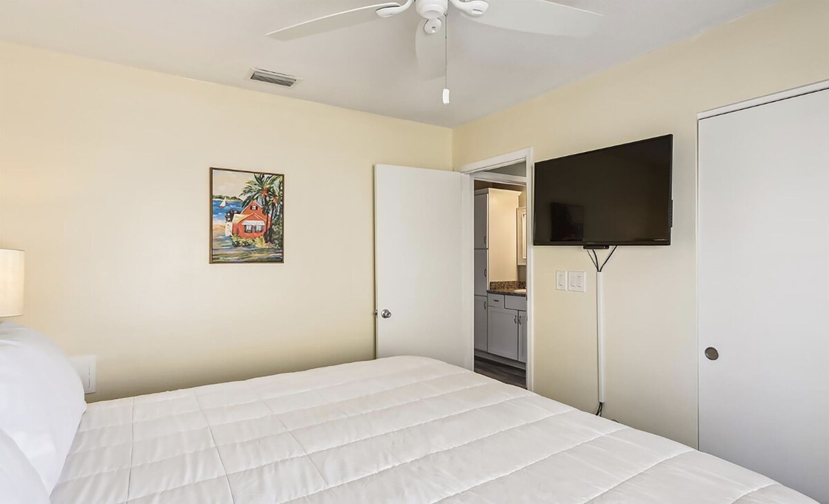 Photo 13 of SPC 3202 is a Gorgeous remodeled 2 BR with Free Beach service for 2