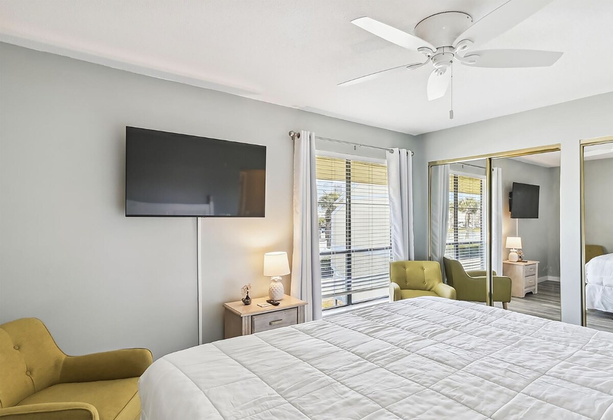 Photo 16 of SPC 3202 is a Gorgeous remodeled 2 BR with Free Beach service for 2