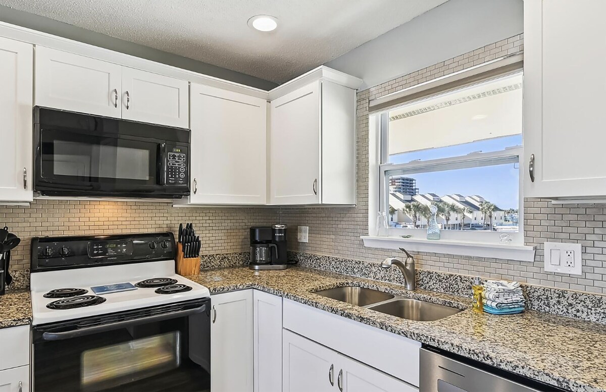 Photo 9 of SPC 3202 is a Gorgeous remodeled 2 BR with Free Beach service for 2