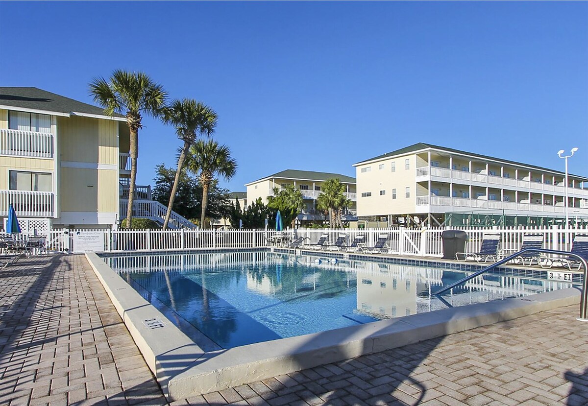 Photo 4 of SPC 3202 is a Gorgeous remodeled 2 BR with Free Beach service for 2