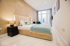3 bedrooms, iron/ironing board, free WiFi, bed sheets - Luxury Fulham 3 bedroom Garden House (London)